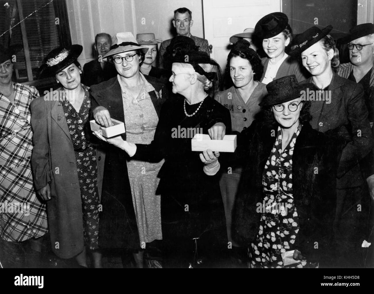 1 205420 Gruppe der Frauen an einer Spendenaktion in Brisbane, Ca. 1942 Stockfoto