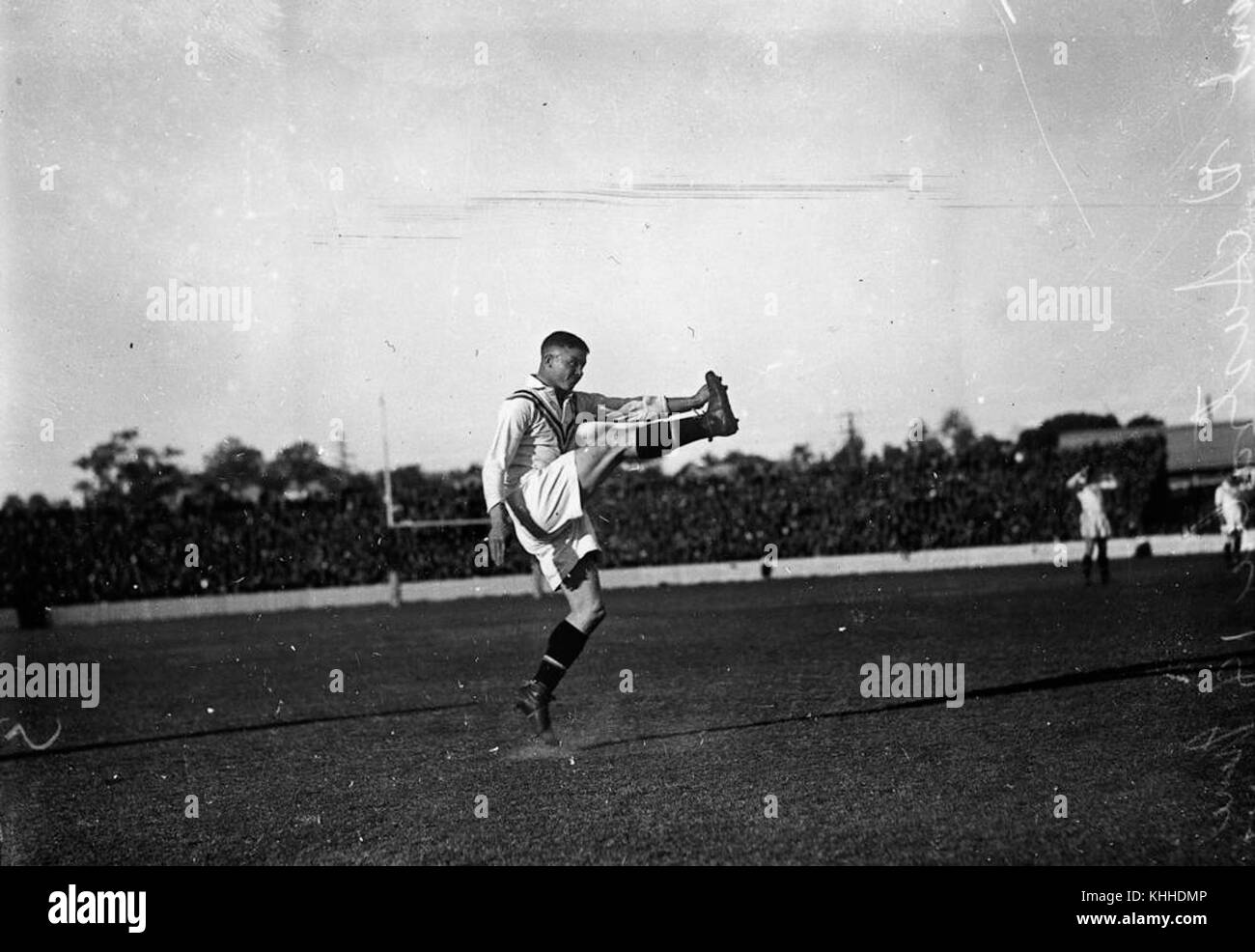 1 193691 Jim Sullivan kicking für England, in einer Rugby League Match gegen Australien, 1933 Stockfoto