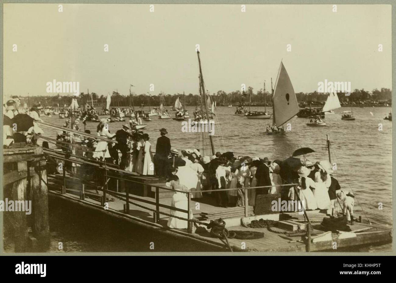 1 236609 Zuschauer die Rennen in der Henley Regatta am Brisbane River, 1909 Stockfoto