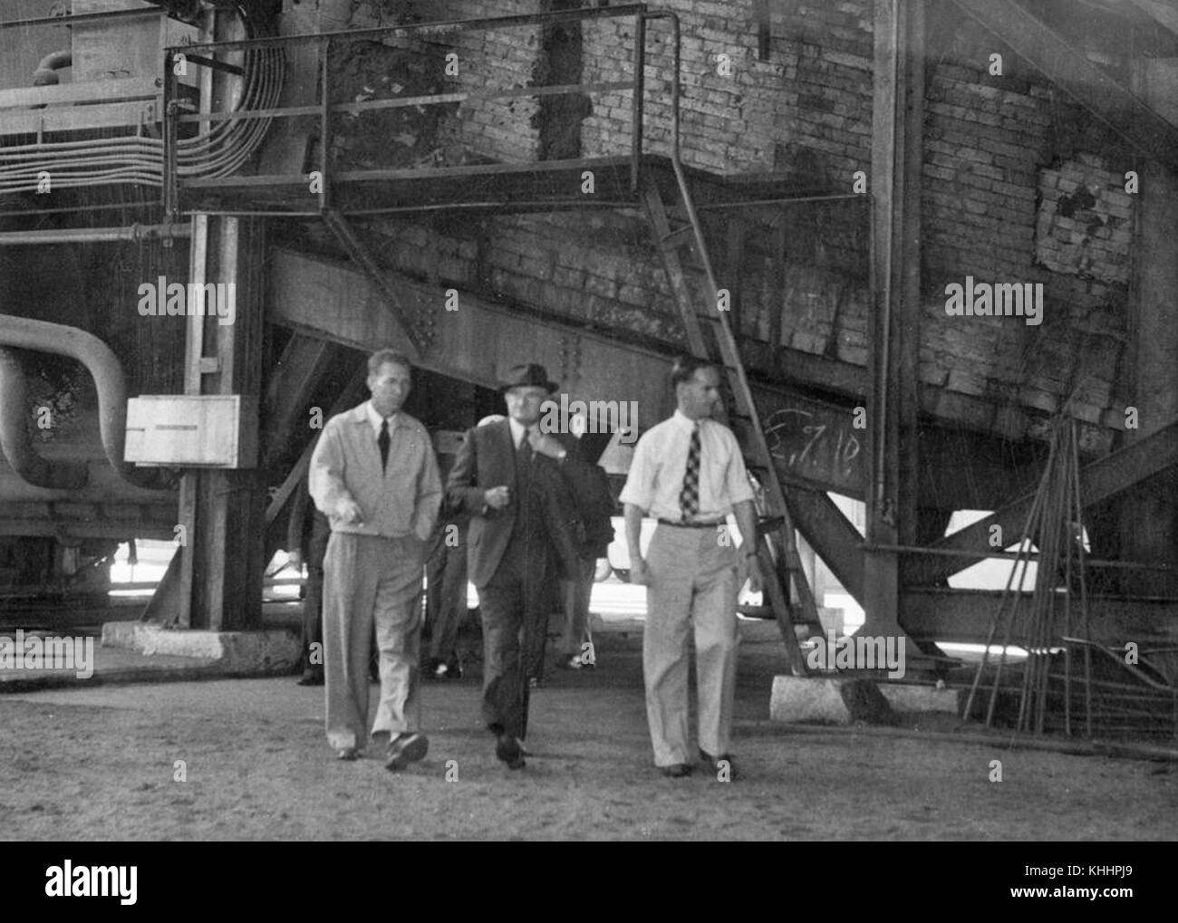 2 297359 Generalgouverneur Sir William Schlank, bei einem Besuch in Mt. Isa, 1954 Stockfoto