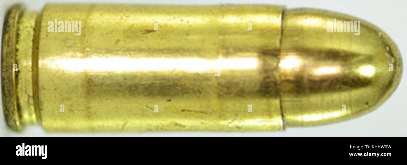 Die 9x21 IMI ist eine Art Handfeuermunition, die für verschiedene Pistolen, hauptsächlich für Strafverfolgungszwecke und zivile Zwecke, verwendet wird. Er ist bekannt für seine Zuverlässigkeit und seine mäßige Rückstoßfähigkeit, die ein Gleichgewicht zwischen Leistung und Steuerbarkeit bietet. Stockfoto