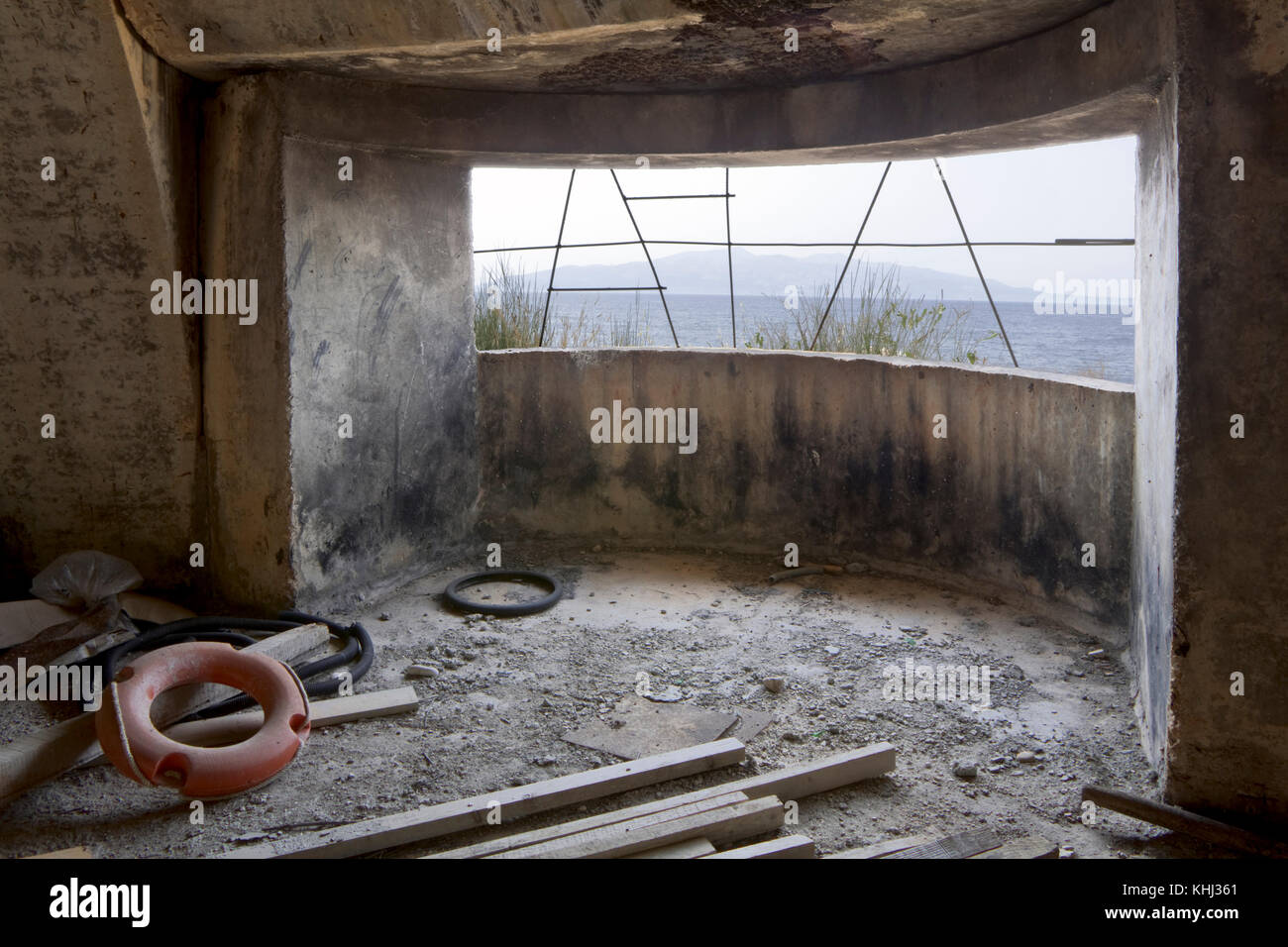 Bunker für die Lagerung von Gegenständen aus einem Resort, Sarandë, Albanien. Stockfoto