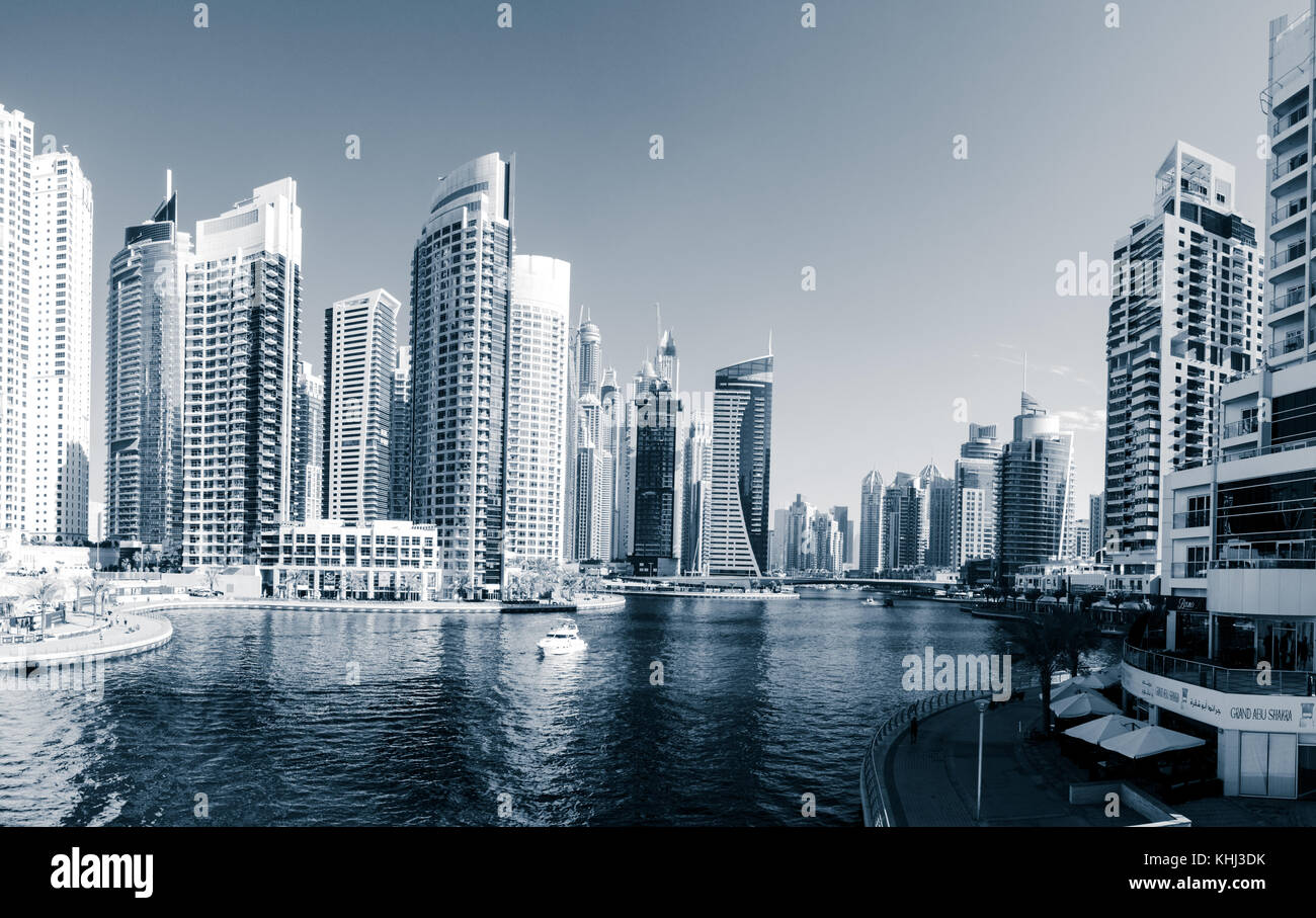 Malerischer Blick auf den Jachthafen von Dubai in den Vereinigten Arabischen Emiraten Stockfoto