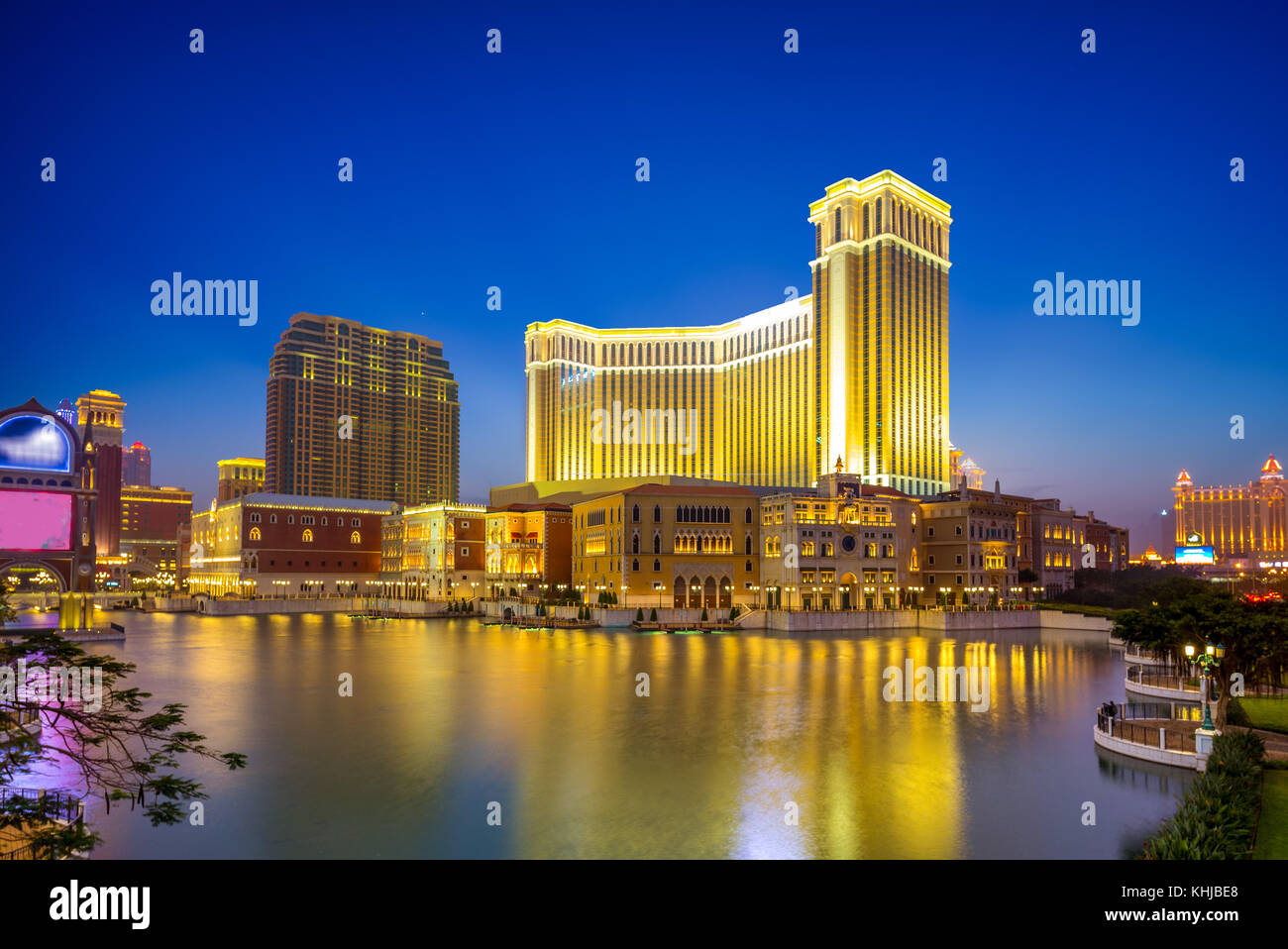 Nacht Blick auf ein luxuriöses Hotel und Casino Resort in Macau Stockfoto