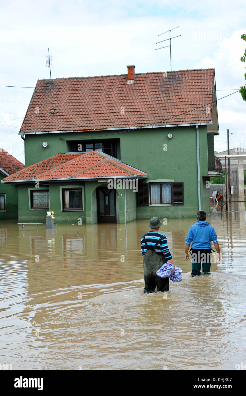 Die Folgen der Überschwemmungen, überschwemmten Haus mit Menschen Stockfoto