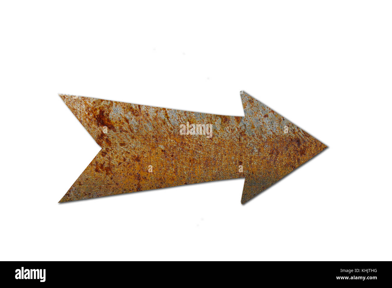 Rostig und grunge metal Eisenplatte Pfeil mit Peeling Beschichtung und Kratzer Textur auf einem weißen Hintergrund. Stockfoto