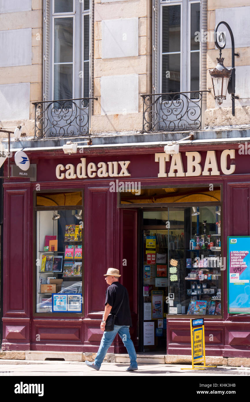 Street Scene Tabac shop Dijon Cote-d'oder Bourgogne-Franche-Comté Frankreich Stockfoto
