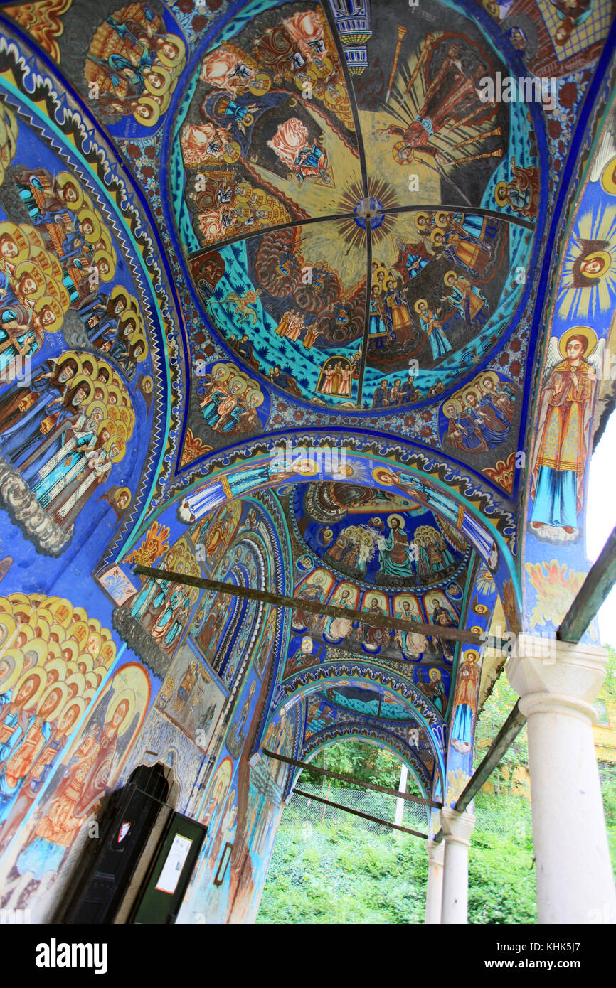 Kirche Malerei in der Trojan Kloster, Bulgarien. August 17, 2016. Am Sonntag, Gläubige und Touristen besuchen die heiligen Ort. Stockfoto