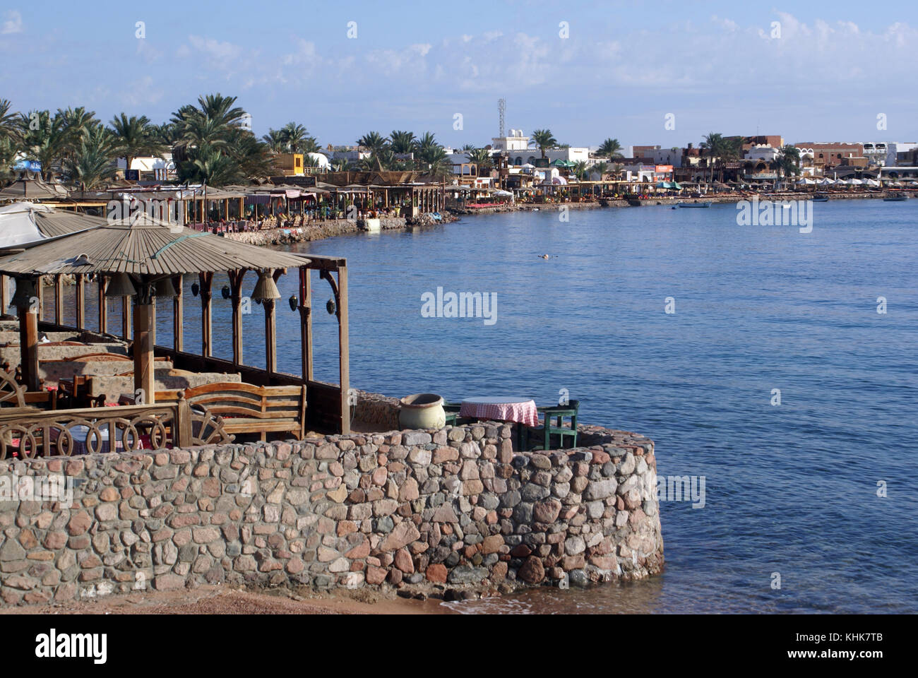 Am Ufer des Meeres in Dahab, Ägypten Stockfoto