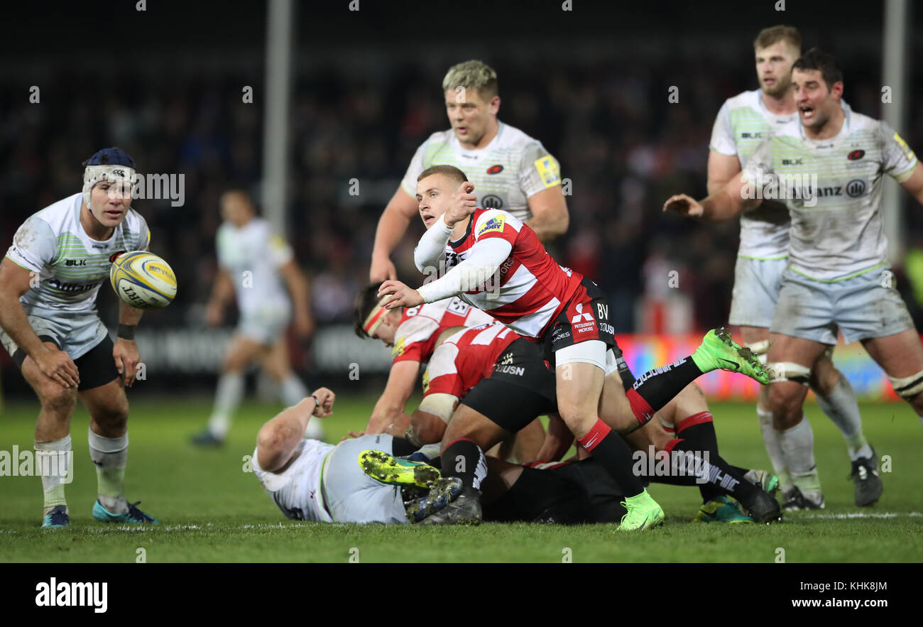 Ben Vellacott von Gloucester Rugby startet einen Angriff während des Aviva Premiership-Spiels im Kingsholm Stadium, Gloucester. Stockfoto