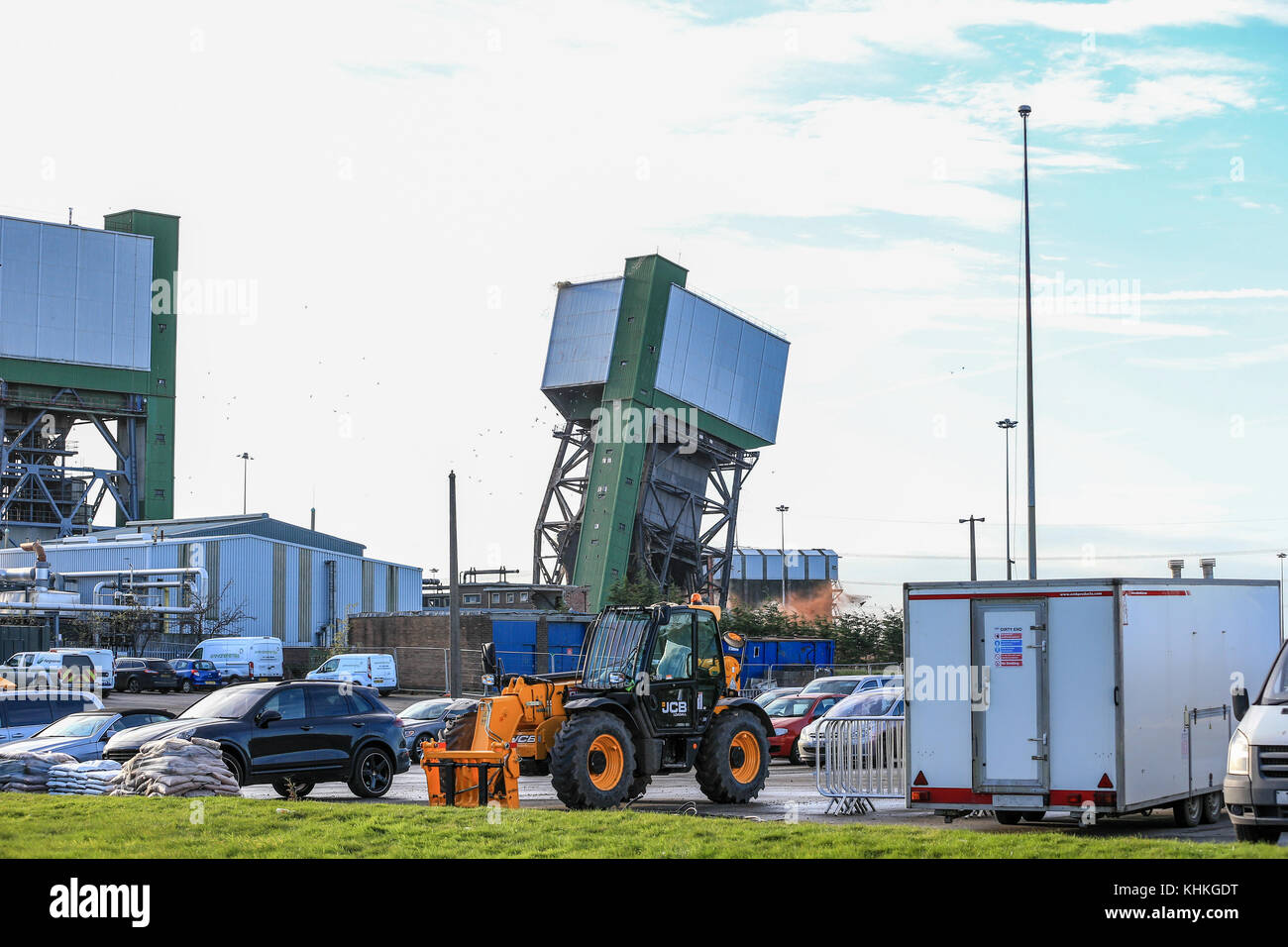 Kellingley Colliery Keine 2 Wicklung Haus Abriss; die Zahl zwei Tower am Kellingley Colliery, North Yorkshire, wurde unten mit Sprengstoff in Br gebracht Stockfoto