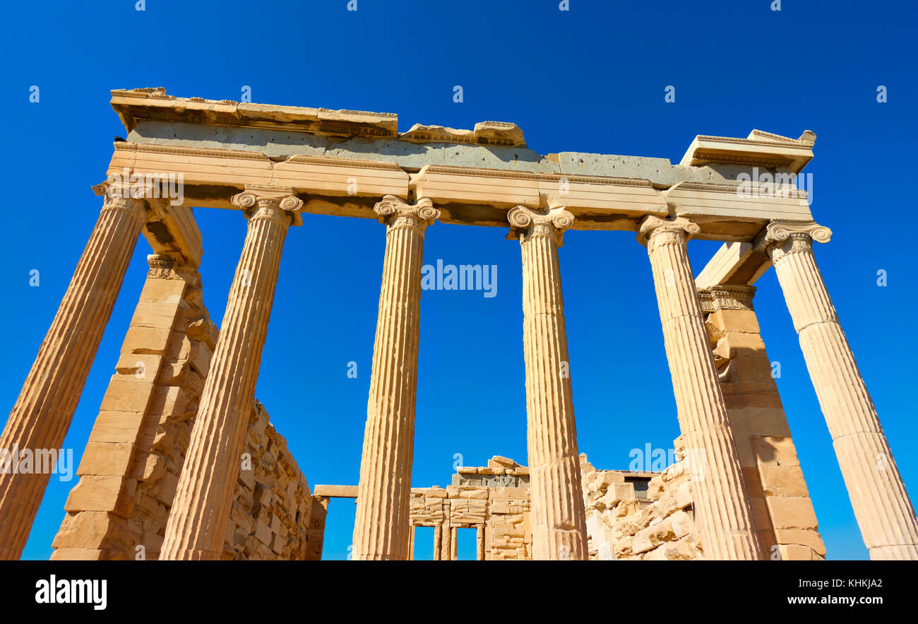 Angle Shot der antiken Säulen des erechtheion Tempel im Akropolis, Athen, Griechenland Stockfoto
