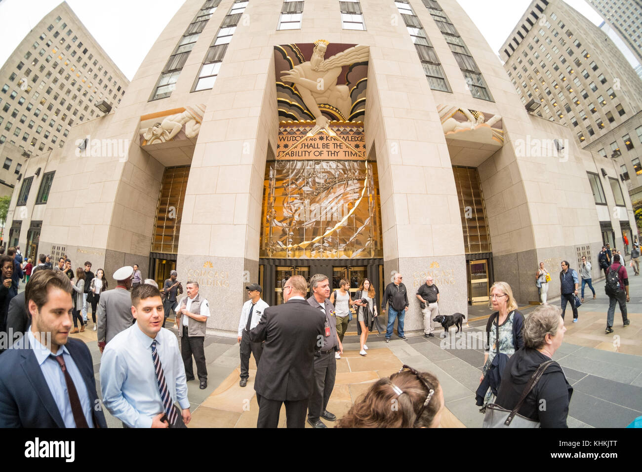 Weisheit von Lee Lawrie Wandbild über dem Eingang zu dem GE Building Rockefeller Center, New York City, Vereinigte Staaten von Amerika. Stockfoto