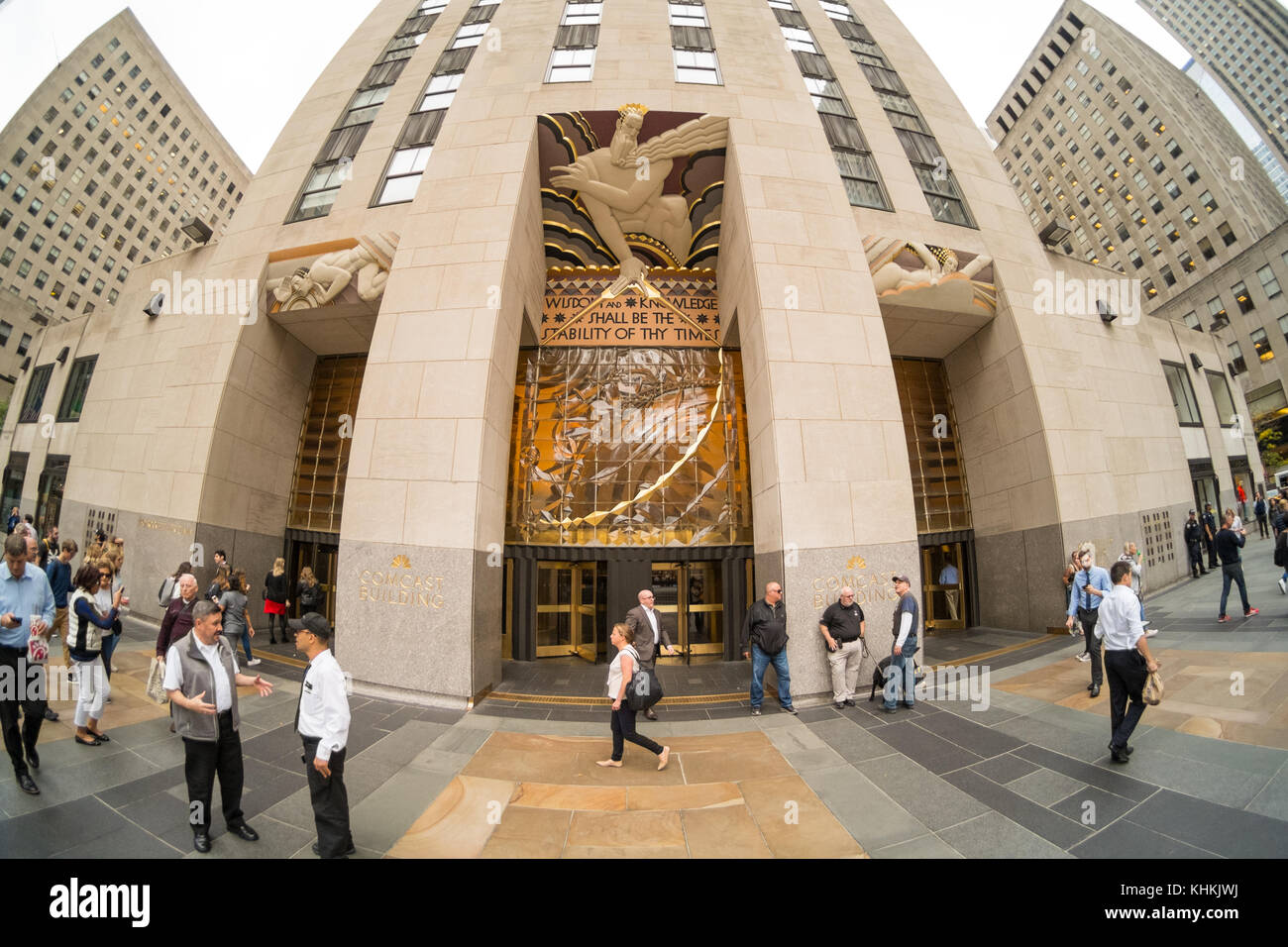 Weisheit von Lee Lawrie Wandbild über dem Eingang zu dem GE Building Rockefeller Center, New York City, Vereinigte Staaten von Amerika. Stockfoto