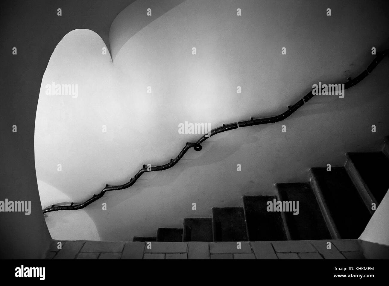 Im Inneren des Pena Palace in Sintra, Lissabon, Portugal. Wendeltreppe. Stockfoto