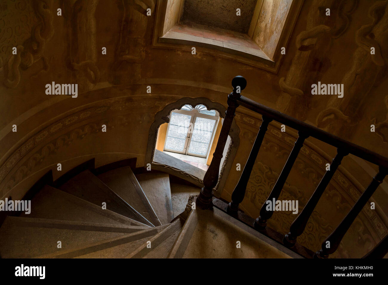 Innerhalb von Pena Palast in Sintra, Lissabon, Portugal. Wendeltreppe. Stockfoto