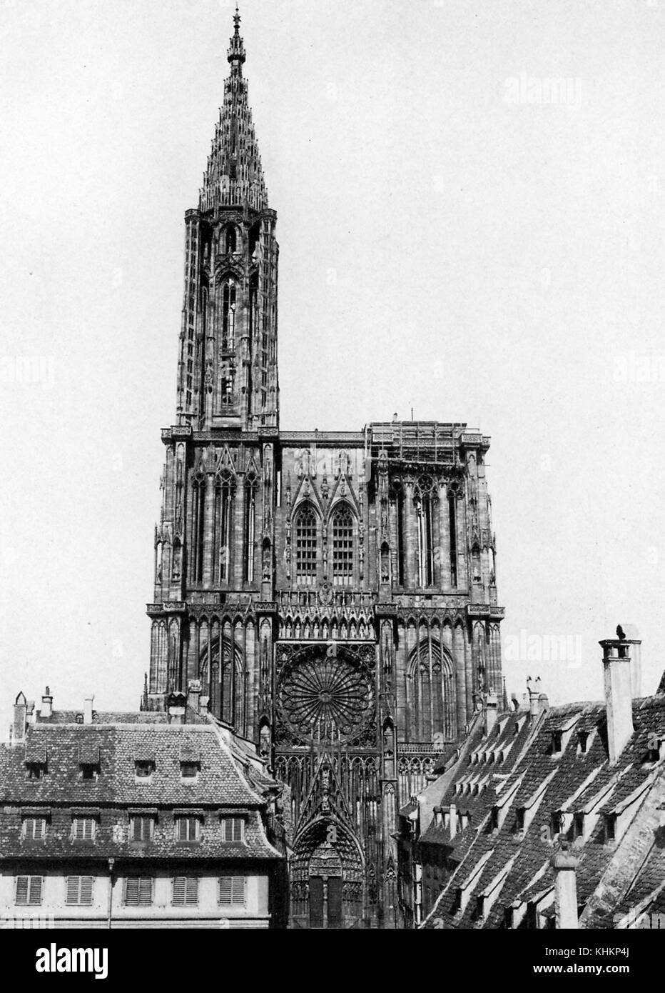 Straßburger Kathedrale, Diese Antike Kirche, Die In Ihrer Heutigen Form Die Aktivitäten Von Vier Jahrhunderten Repräsentiert, Ist Aus Rotem Sandstein, Frankreich, 1922 Erbaut. Stockfoto