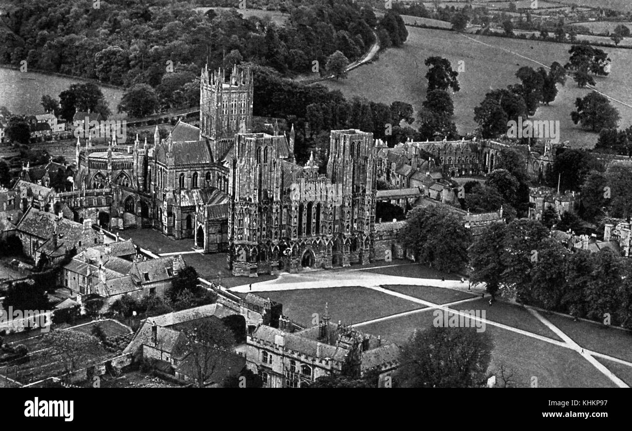 Luftaufnahme der Kathedrale von Wells und der kirchlichen Gebäude, Bild von Central Aerophoto Company, Limited, Somerset, England, Juli 1922. Stockfoto