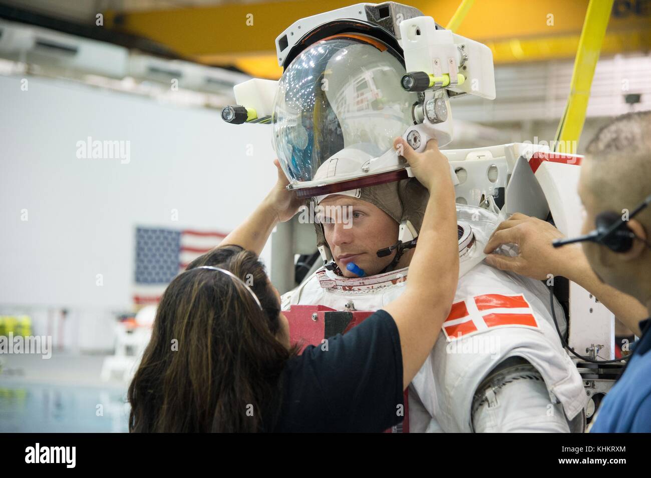 Esa-astronaut Andreas Mogensen bereitet die Neutral Buoyancy Laboratory Unterwasser spacewalk Training am Johnson Space Center April 1, 2013 in Houston, Texas. Stockfoto