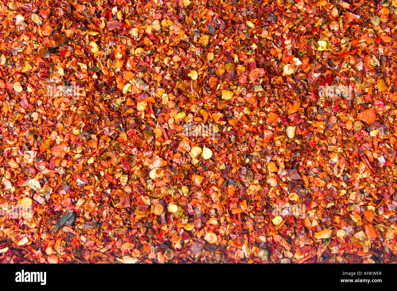 Geerdete rote Paprika auf einem Haufen Hintergrund Muster Stockfoto