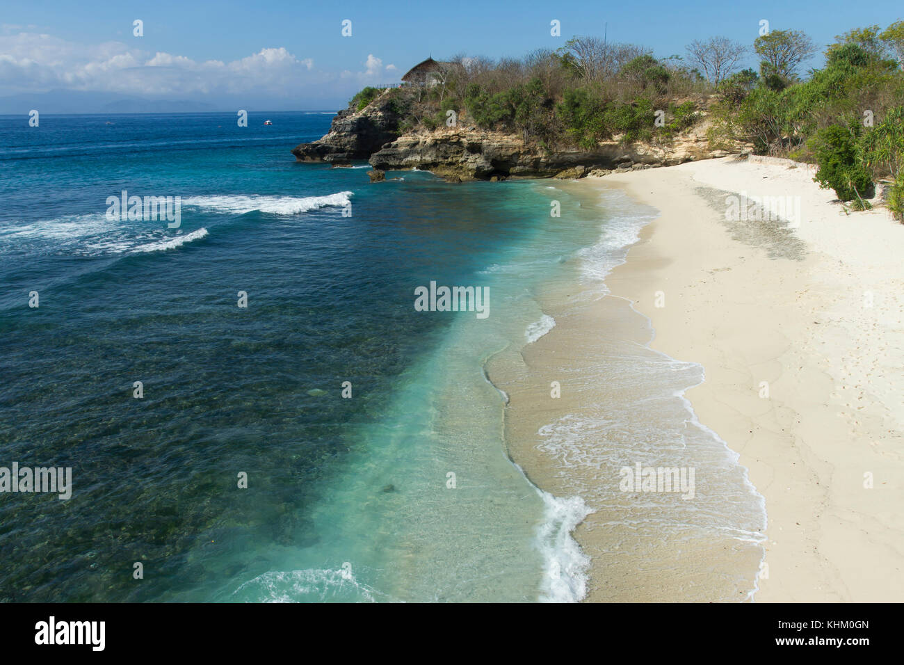 Idyllischer Sandstrand auf Nusa Lembongan, Kleine Sunda Inseln, Indonesien Stockfoto