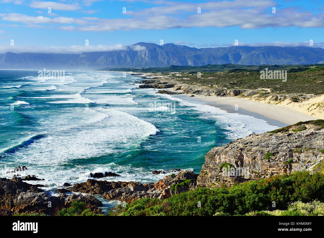 Bucht mit langen Sandstränden, plaat Strand, Walker Bay Nature Reserve, De Kelders, Gansbaai, Western Cape, Südafrika Stockfoto