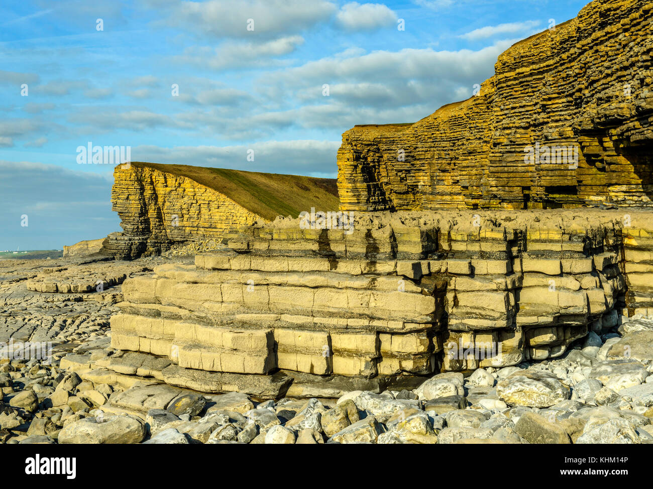 Felsen und Klippen am Nash Point Beach an der Glamorgan Heritage Coast, Südwales Stockfoto