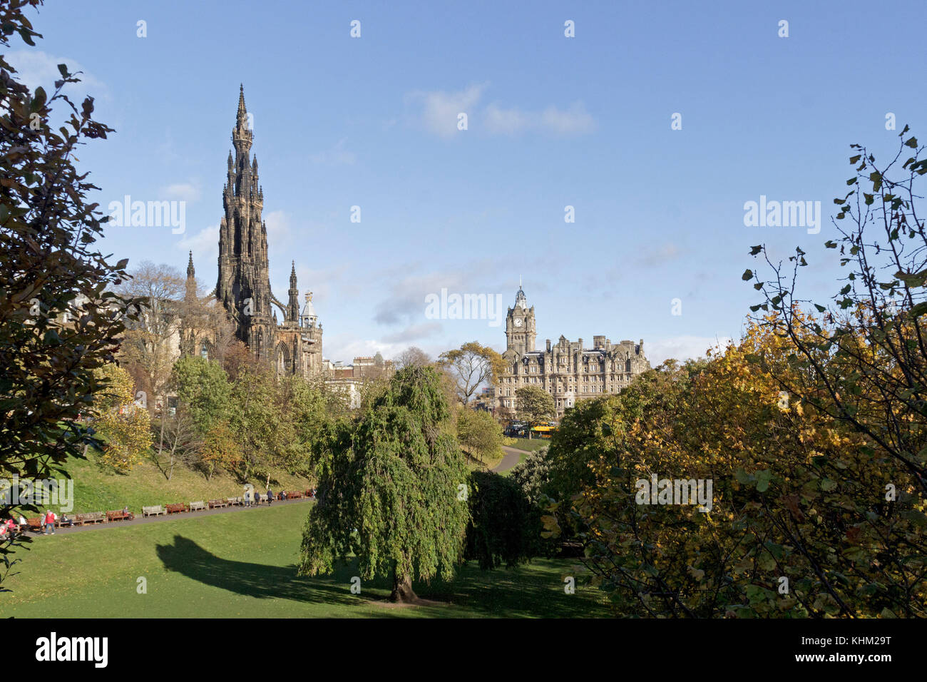 Das Scott Monument und Balmoral Hotel, Edinburgh, Schottland, Großbritannien Stockfoto