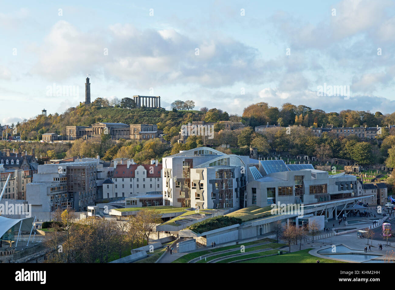 Schottisches Parlamentsgebäude und Carlton Hill, Edinburgh, Schottland, Großbritannien Stockfoto