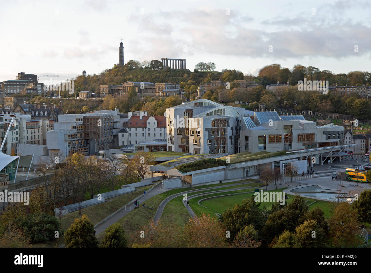 Schottisches Parlamentsgebäude und Carlton Hill, Edinburgh, Schottland, Großbritannien Stockfoto