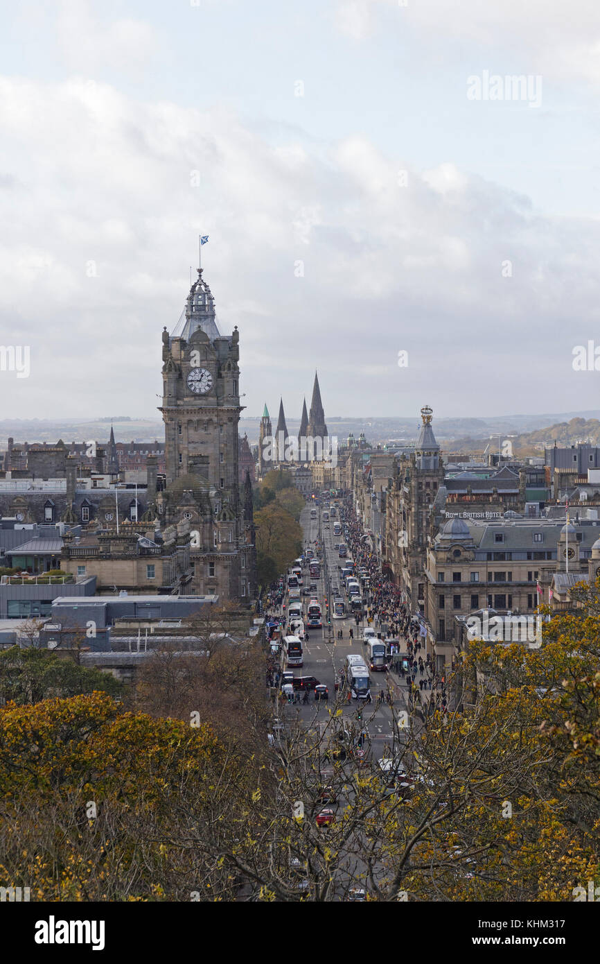 Blick auf die Princes Street von Carlton Hill, Edinburgh, Schottland, Großbritannien Stockfoto