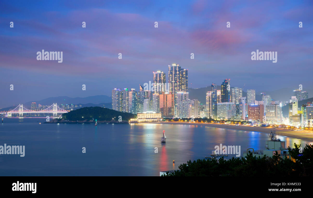 Nacht der Haeundae-strand. Haeundae Beach ist der beliebteste Strand in Busan in Südkorea. Stockfoto
