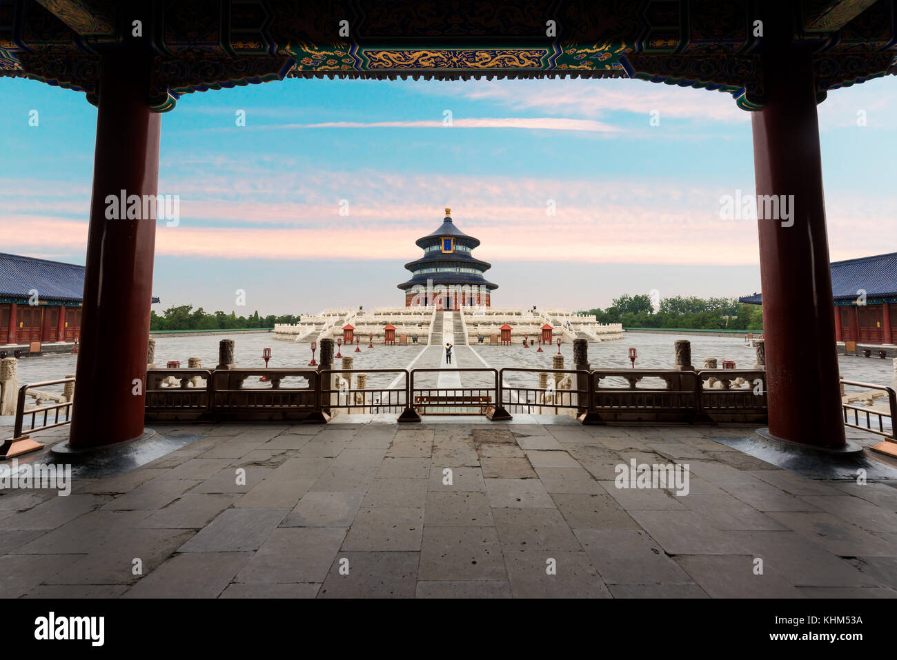 Wunderbare und beeindruckende Tempel in Peking - Himmelstempel in Peking, China. Halle des Gebetes für eine gute Ernte. Stockfoto