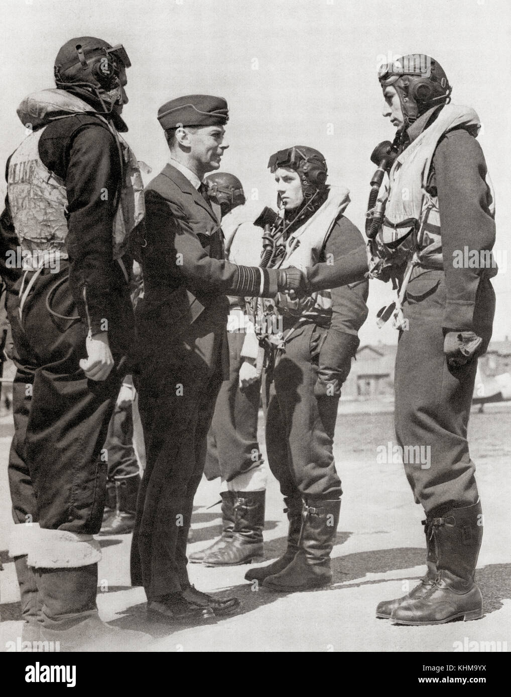George vi Touring der r.a.f. Fighter Stationen in 1942 während des Zweiten Weltkriegs. George VI., 1895-1952 König des Vereinigten Königreichs und der dominions des British Commonwealth. Stockfoto