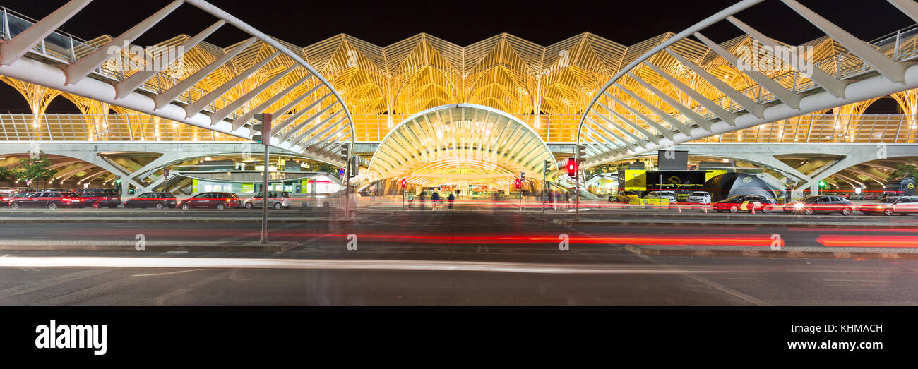 Der Bahnhof Oriente am Abend, Gare do Oriente, Lissabon, Portugal, Europa Stockfoto