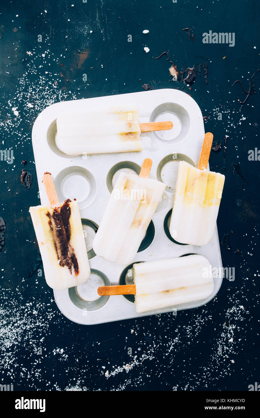 Eis am stiel selbstgemacht muffin form -Fotos und -Bildmaterial in ...