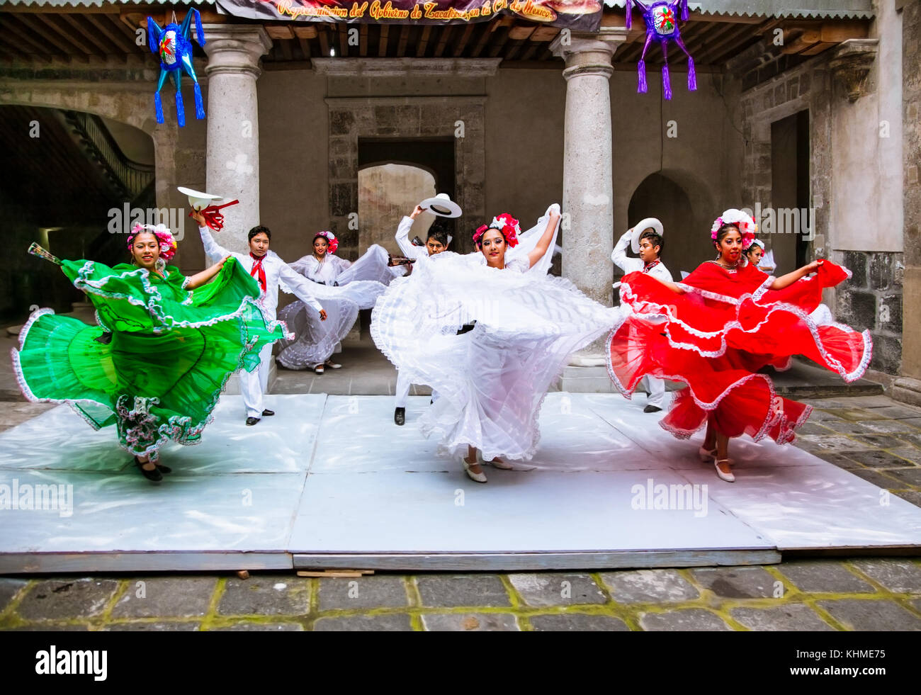 Mexiko City, Mexiko - Dez 6, 2015: Mexikanische Folklore Ballett führt im kulturellen Zentrum Zacatecas, Mexiko City, am 6. Dezember. 2015. Stockfoto