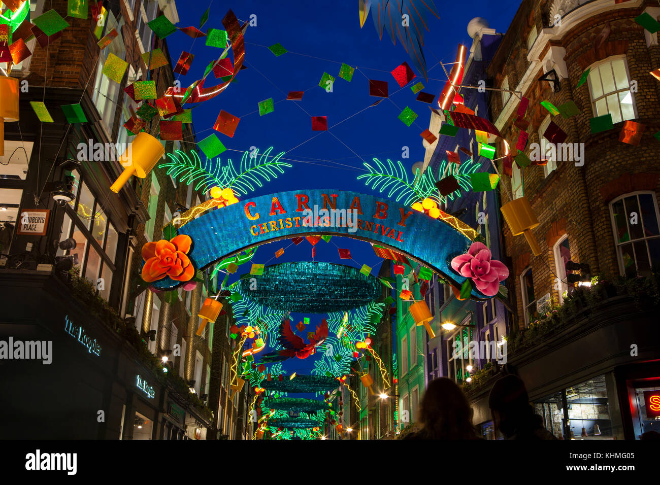 London, UK, November 17th, 2017: Weihnachtslichter auf Carnaby Street; saisonale Lichter werden über belebten Einkaufsgegend von Central London angezeigt. Stockfoto