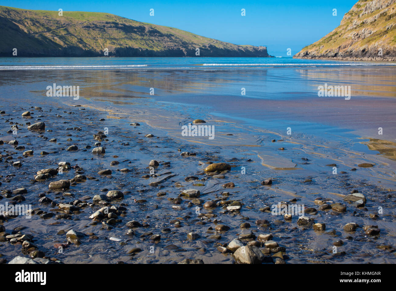 Sehenswürdigkeiten entlang der Strand in einer abgeschiedenen Bucht, Südinsel, Neuseeland: Stockfoto