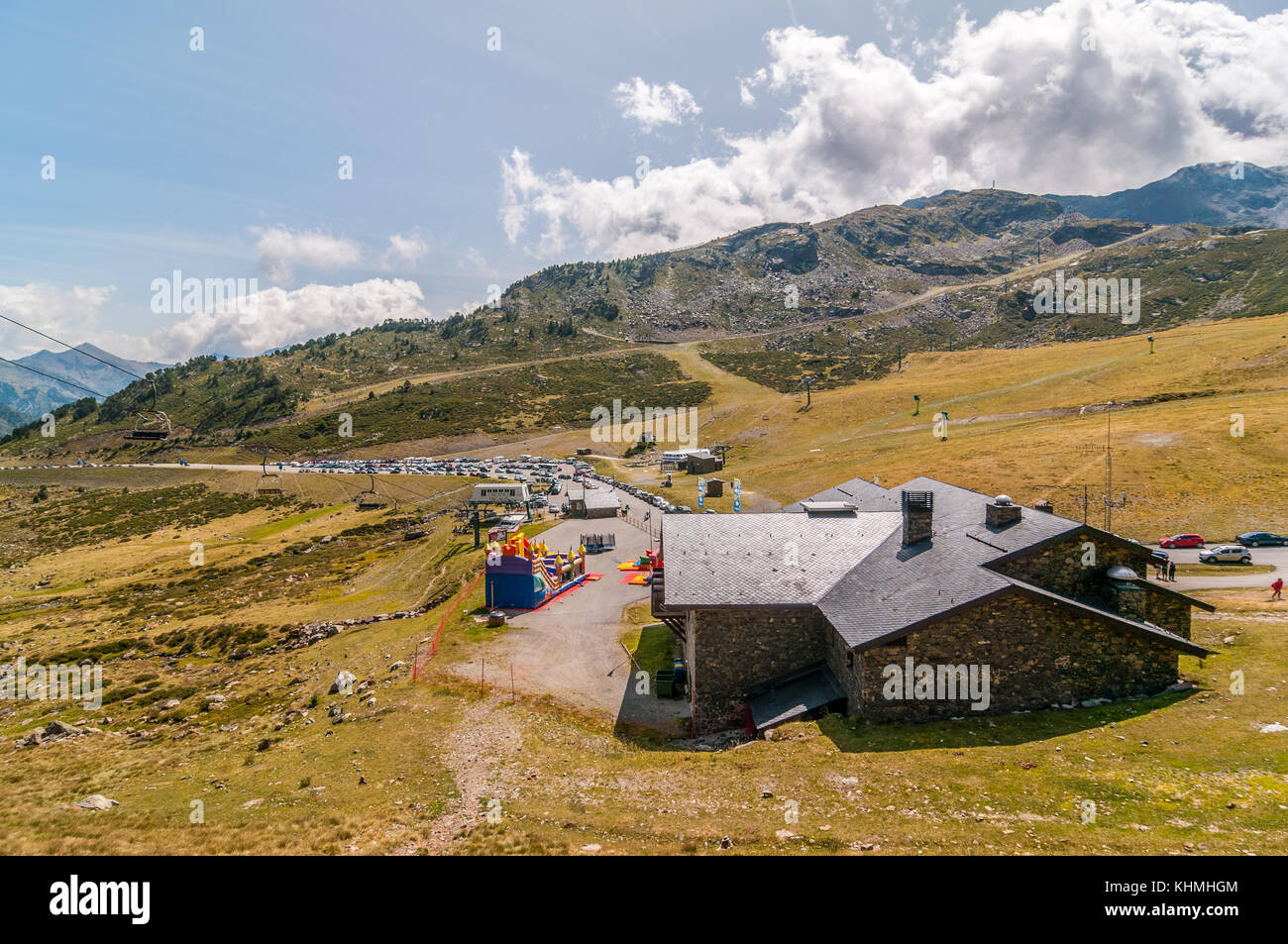 Hauptgebäude der Ordino Skigebiet Vallnord, Sky Resort im Sommer, Andorra Stockfoto