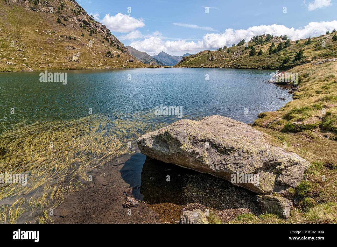 Angesichts der hohen See namens "Estany Primer" in der Nähe von Ordino, Tristaina, Andorra Stockfoto