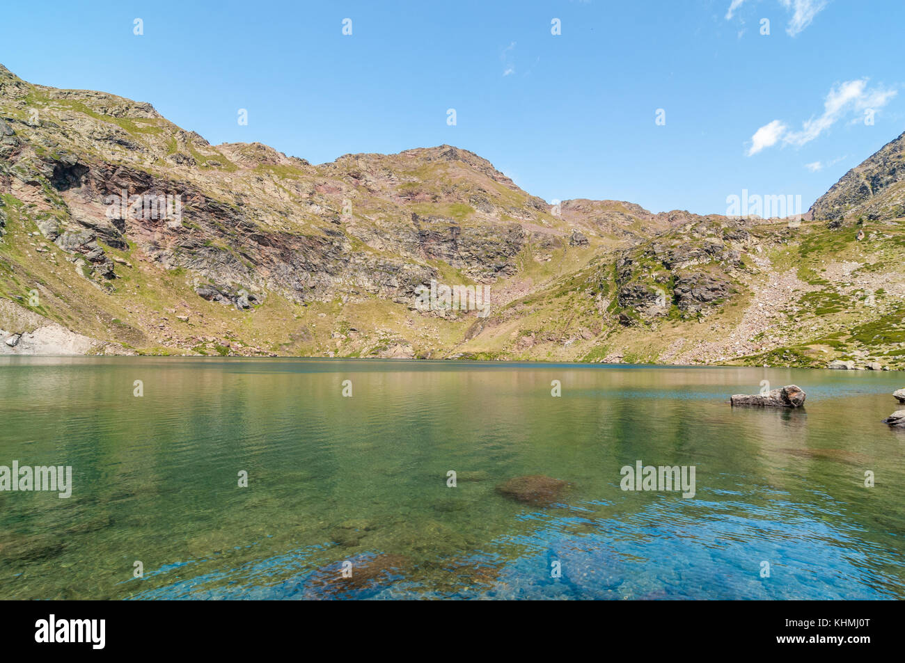 Angesichts der hohen See namens "Estany de més amunt" in der Nähe von Ordino, Tristaina, Andorra Stockfoto