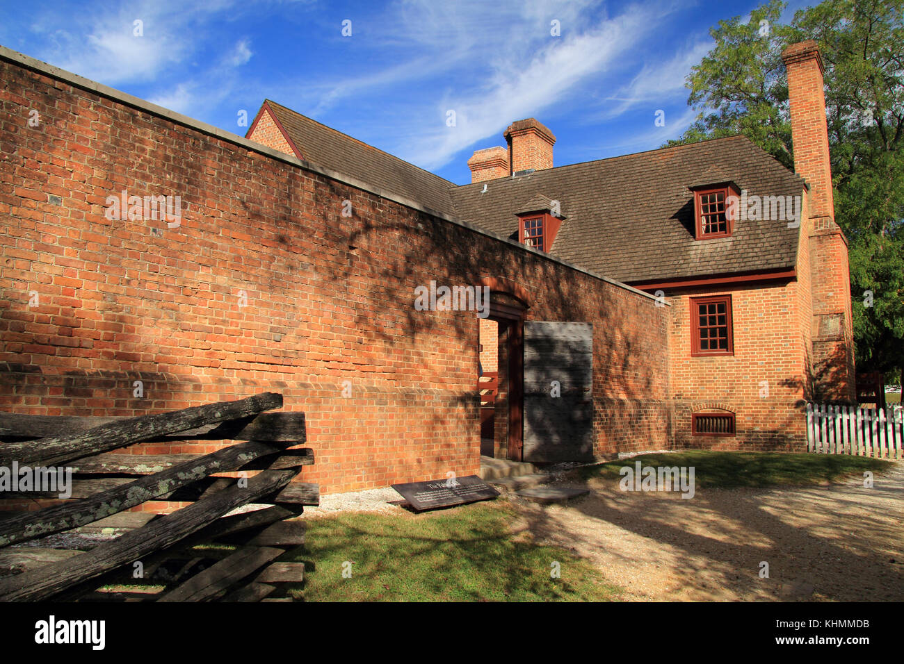 Im frühen 18. Jahrhundert gebaut, der öffentlichen Gefängnis diente als primäre Gefängnis während der frühen Geschichte von Colonial Williamsburg, Virginia Stockfoto