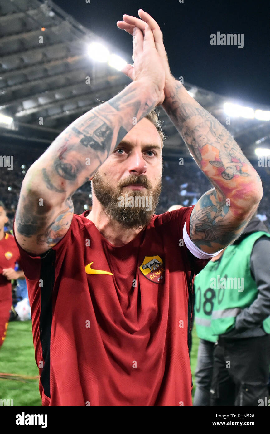 Rom, Italien. 19 Nov, 2017. Rom 18-11-2017 Olympiastadion Lega serie a Roma Latium im Bild daniele De Rossi celebring nach dem Ende Spiel Foto fotografo01 Gutschrift: unabhängige Fotoagentur/alamy leben Nachrichten Stockfoto