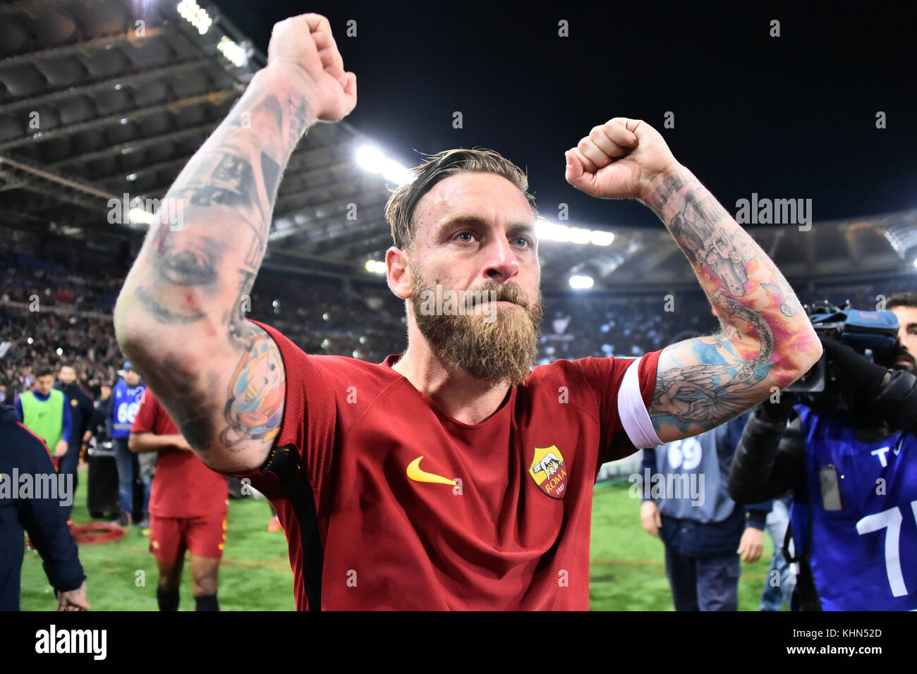 Rom, Italien. 19 Nov, 2017. Rom 18-11-2017 Olympiastadion Lega serie a Roma Latium im Bild daniele De Rossi celebring nach dem Ende Spiel Foto fotografo01 Gutschrift: unabhängige Fotoagentur/alamy leben Nachrichten Stockfoto