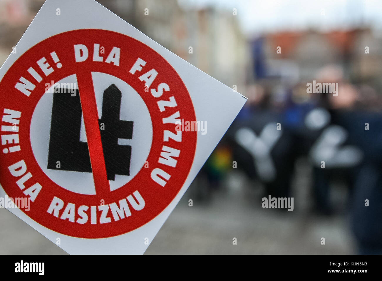 Danzig, Polen. 19. November 2017 Nein zum Faschismus, nein zu Rassismus Aufkleber während der antifaschistischen Kundgebung in Danzig, Polen am 19 {Monat Jahr}{4} Menschen protestierten gegen die wachsende Welle von Nationalismus und Rassismus in Polen. Credit: Michal fludra/alamy leben Nachrichten Stockfoto