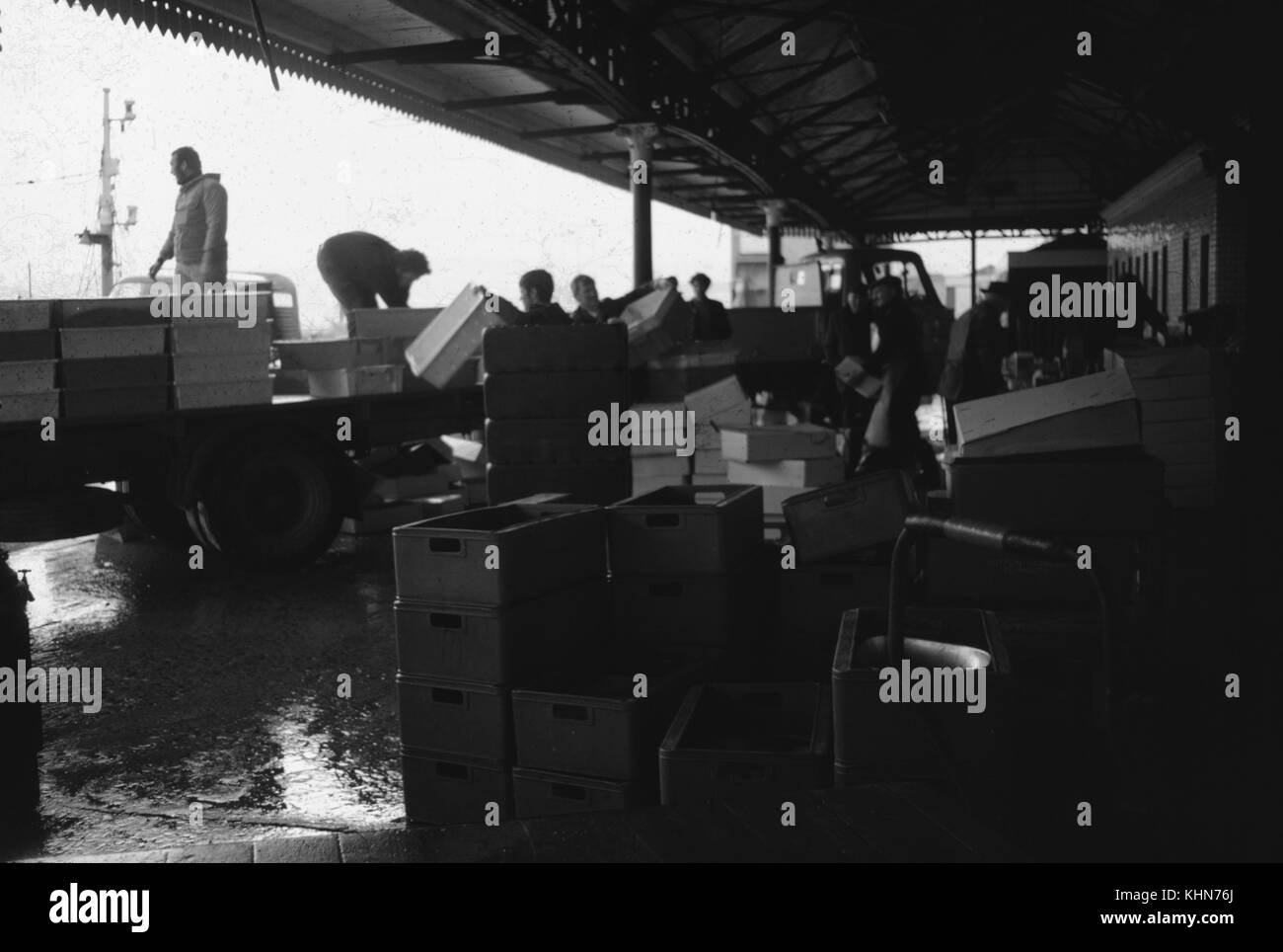 Schnappschussfoto von Fahrzeug und Arbeit, 1960. Stockfoto
