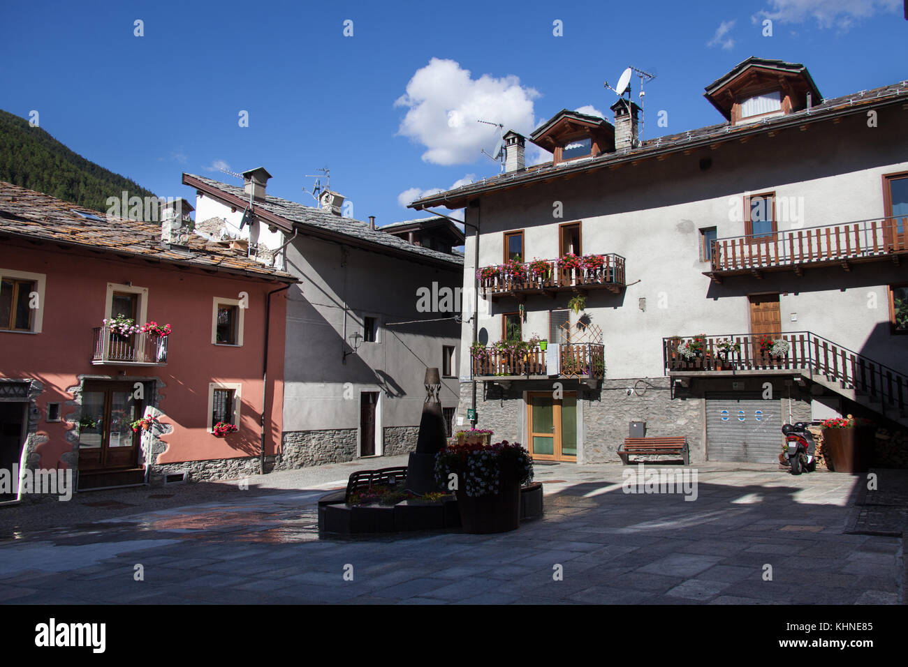 Stadt etroubles, Italien. malerischen Blick auf eine Stadt Piazza an der rue Albert's Etroubles deffeyes. Stockfoto