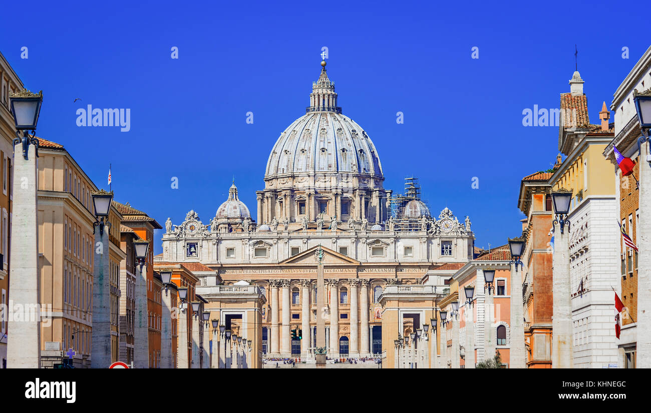Saint Peter Basilika auf dem Petersplatz im Vatikan, Rom, Italien Stockfoto