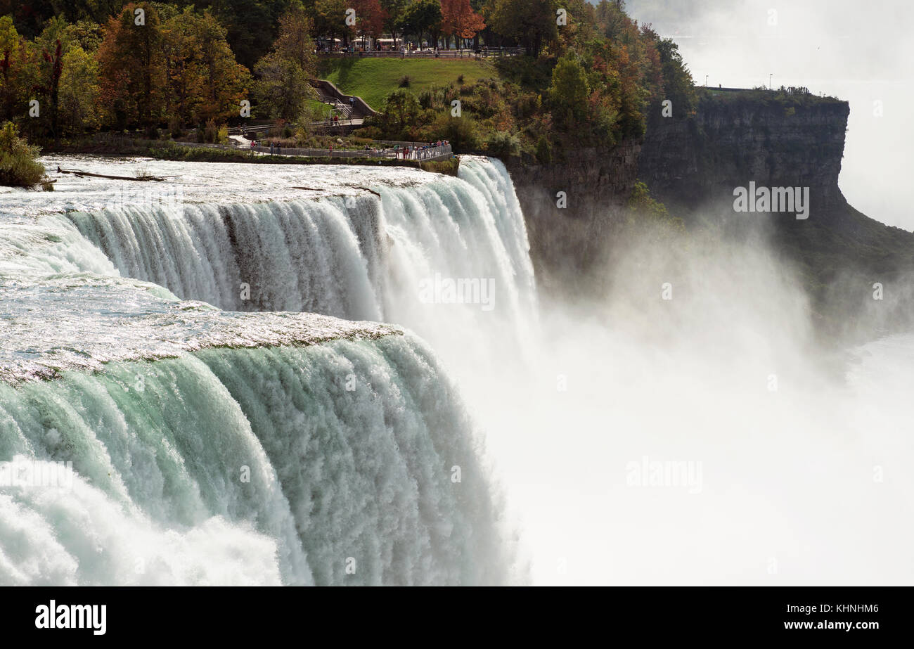 Niagara Falls ist ein erstklassiges Ziel für Reisende auf der ganzen Welt. Viele dieser als Bucket List Ziel betrachten. Stockfoto